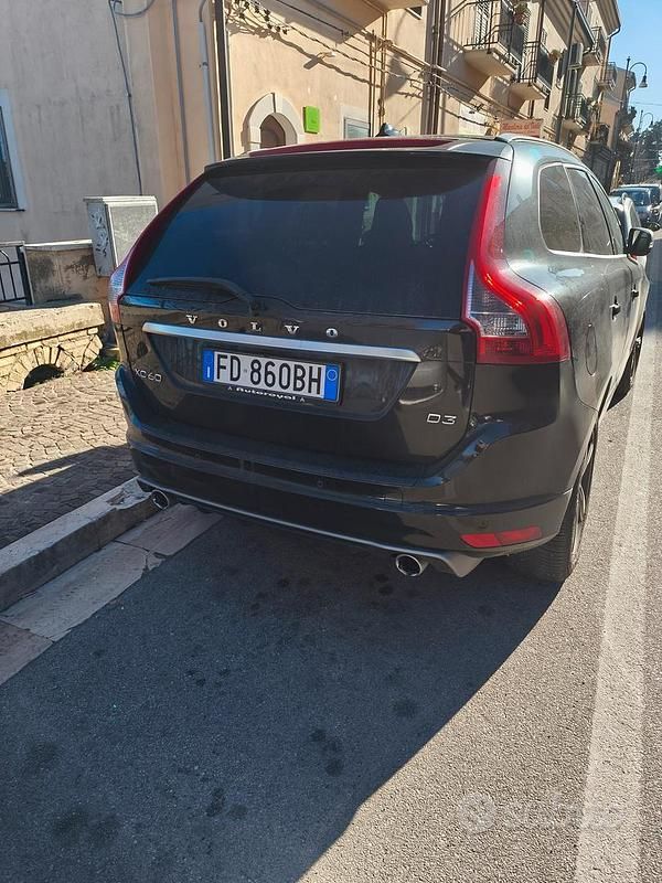 Usata Volvo XC60 R-Design Momentum 150 CV (110 kW) 2016 Nero SUV
