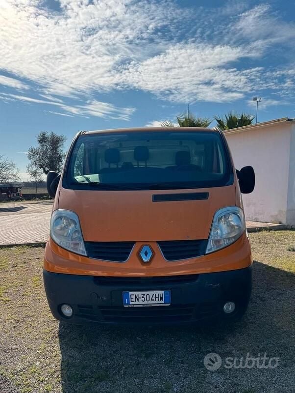 Usata Renault Trafic 115 CV (84 kW) 2012 Arancione Monovolume