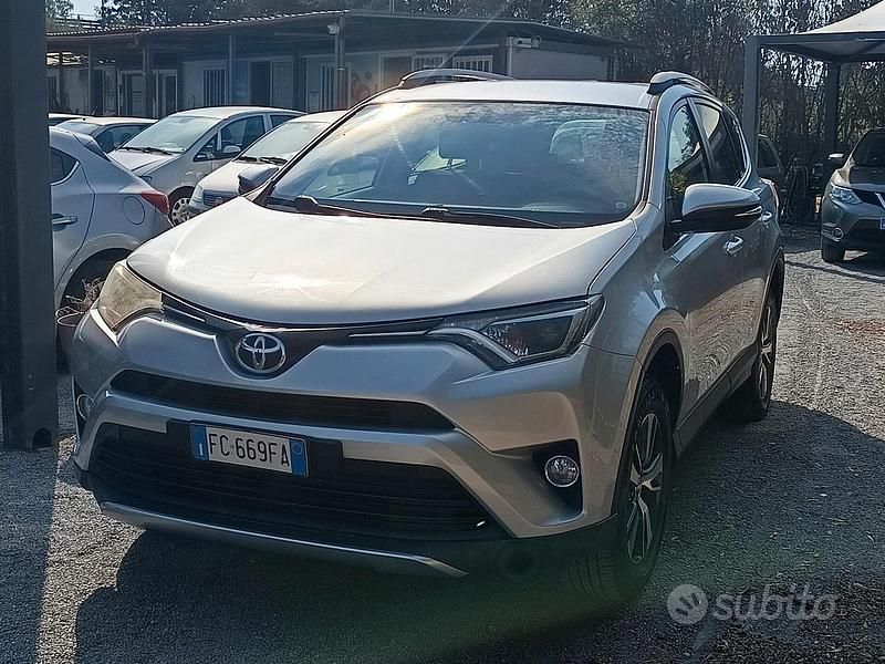 Grigio Usata 2016 Toyota RAV4 Business Edition Station wagon | 12.500 € - Immagine 1/4