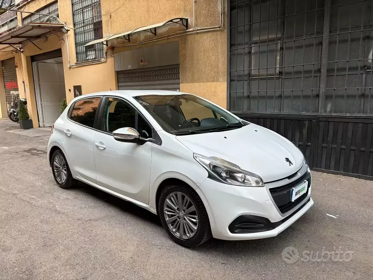 Usata Peugeot 208 Allure 75 CV (55 kW) 2016 Bianco Utilitaria