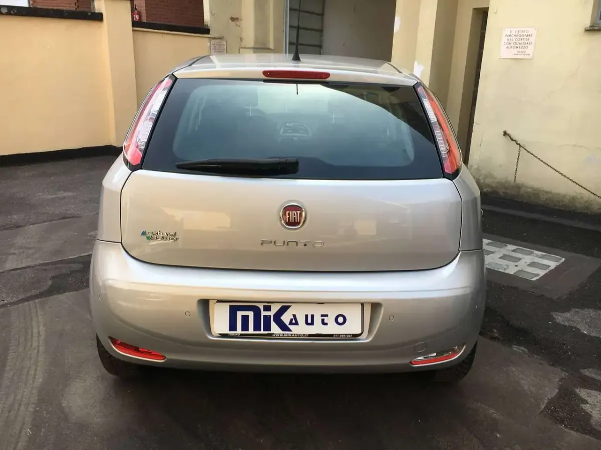 Usata Fiat Grande Punto Lounge 77 CV (56 kW) 2014 Argento Utilitaria