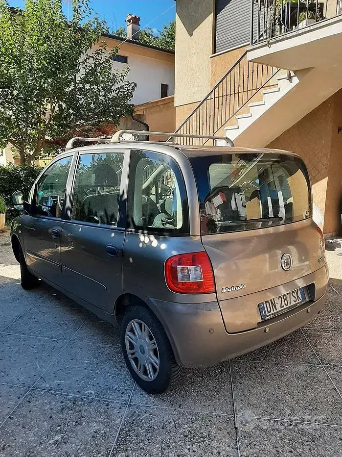 Usata Fiat Multipla 103 CV (75 kW) 2008 Grigio Monovolume