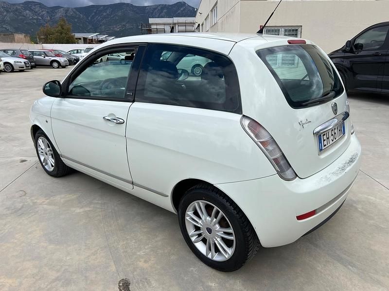 Usata Lancia Ypsilon 75 CV (55 kW) 2011 Bianco Utilitaria