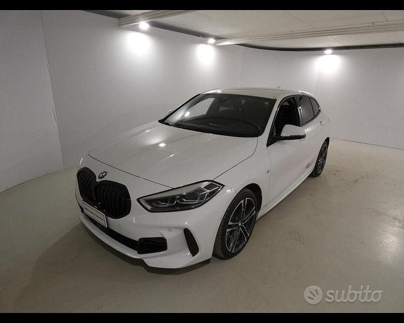 Usata BMW 118 M Sport 149 CV (109 kW) 2024 Alpin white pastello Utilitaria