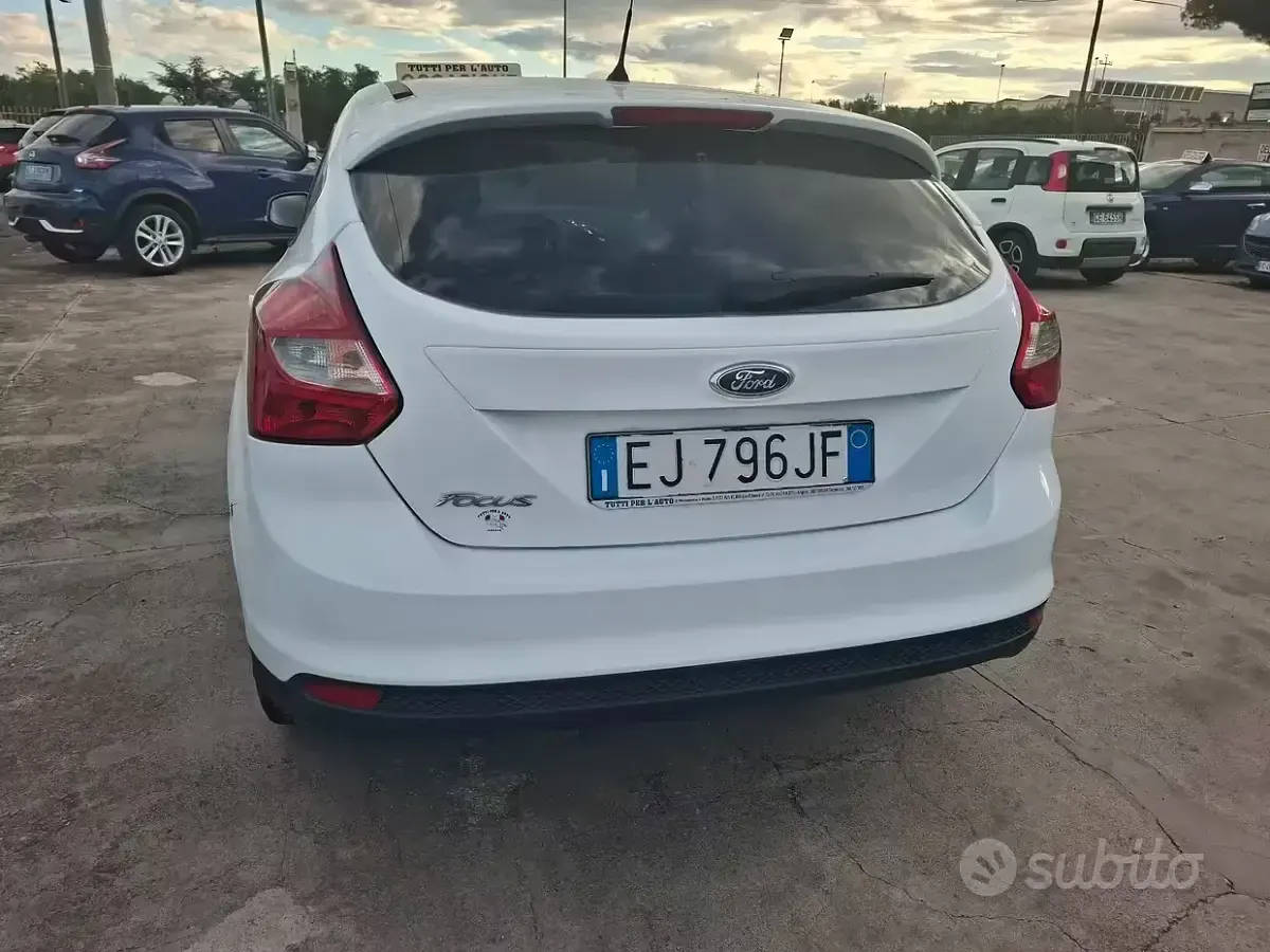 Usata Ford Focus Titanium 116 CV (85 kW) 2011 Bianco Berlina