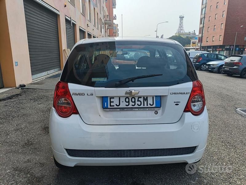 Usata Chevrolet Aveo 84 CV (61 kW) 2011 Bianco Berlina