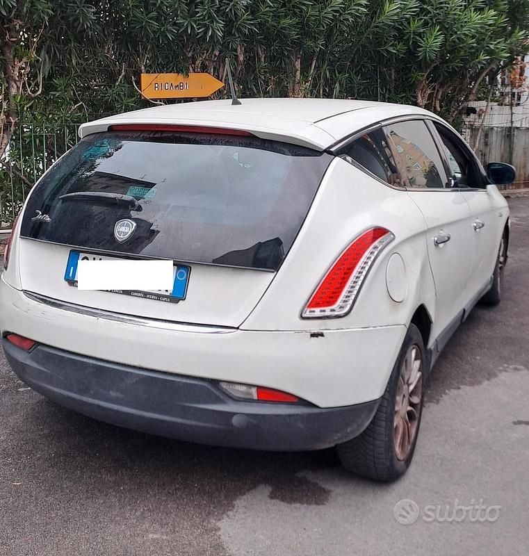 Usata Lancia Delta 120 CV (88 kW) 2011 Bianco Utilitaria