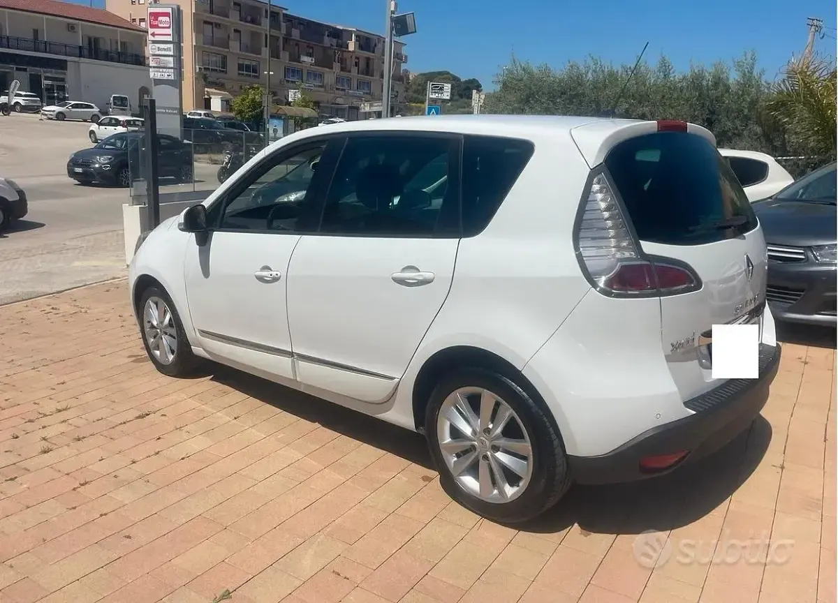 Usata Renault Scénic 110 CV (80 kW) 2014 Bianco Monovolume