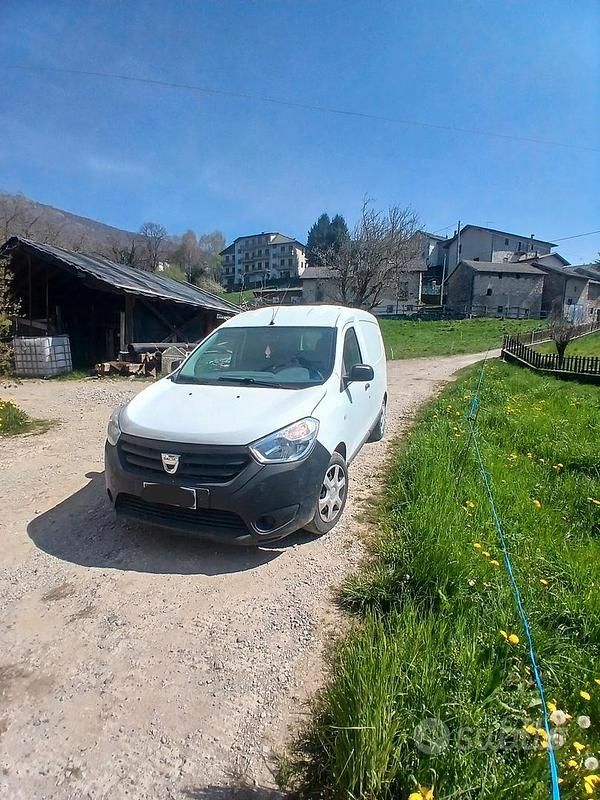 Usata Dacia Dokker 75 CV (55 kW) 2017 Monovolume