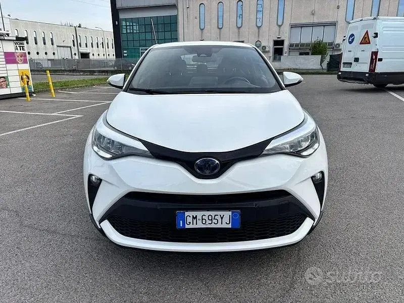 Usata Toyota C-HR Active 122 CV (89 kW) 2023 Bianco SUV