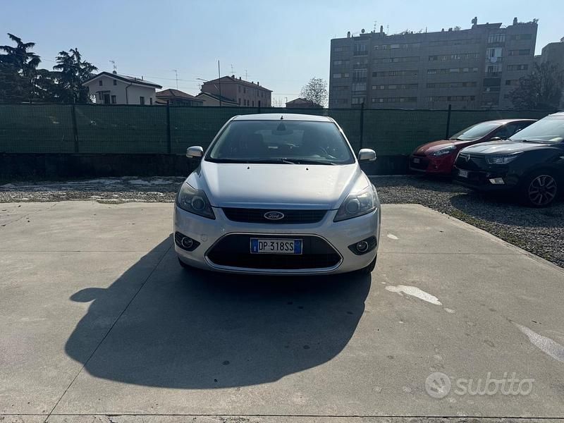 Usata Ford Focus 145 CV (106 kW) 2009 Grigio Berlina