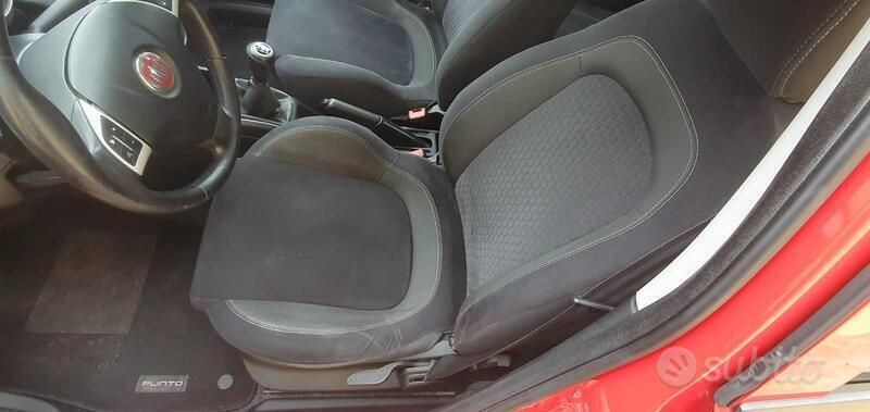 Usata Fiat Grande Punto 90 CV (66 kW) 2016 Rosso Utilitaria