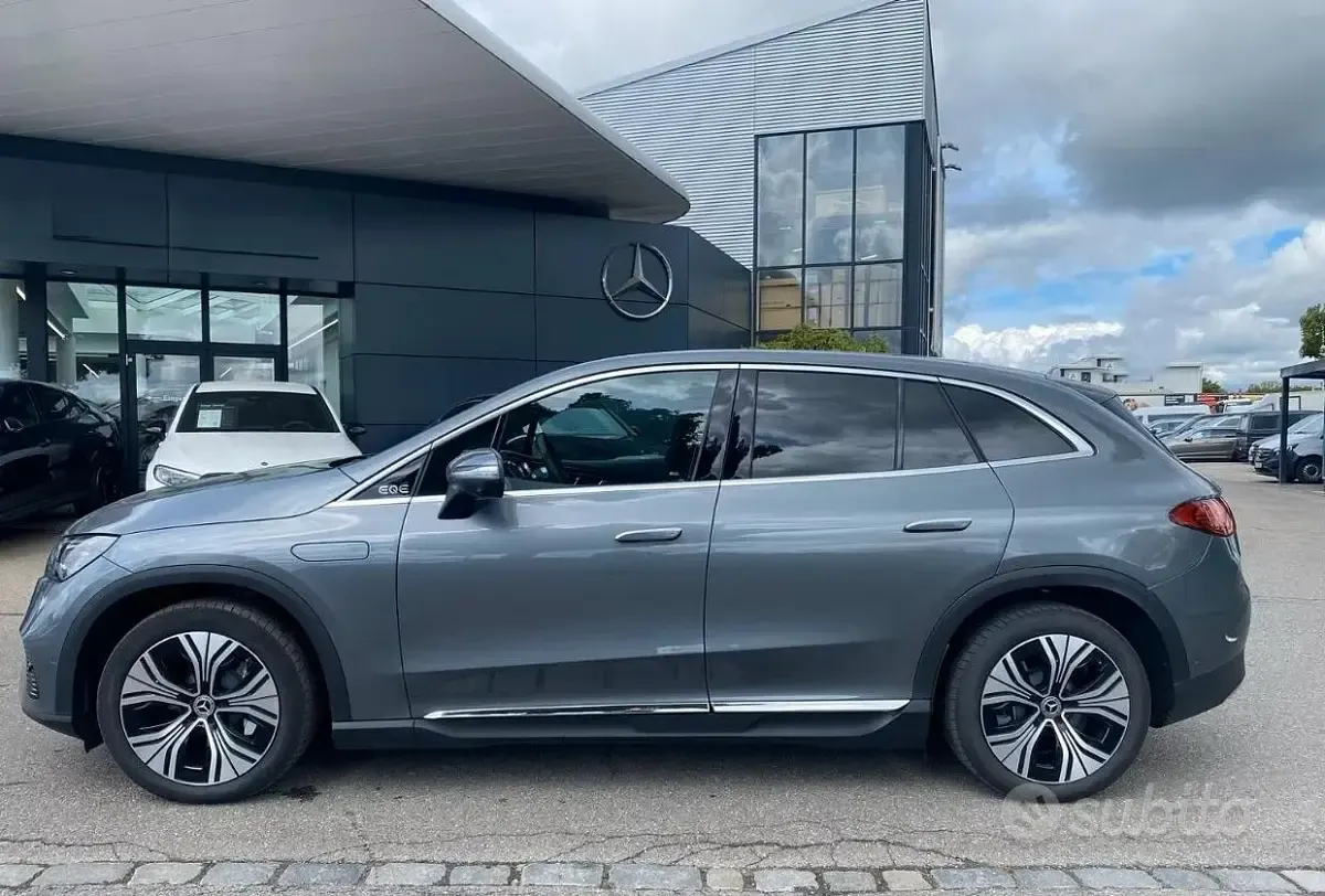 Usata Mercedes EQE300 Electric Art 108 kW (148 CV) 2025 Grigio Berlina