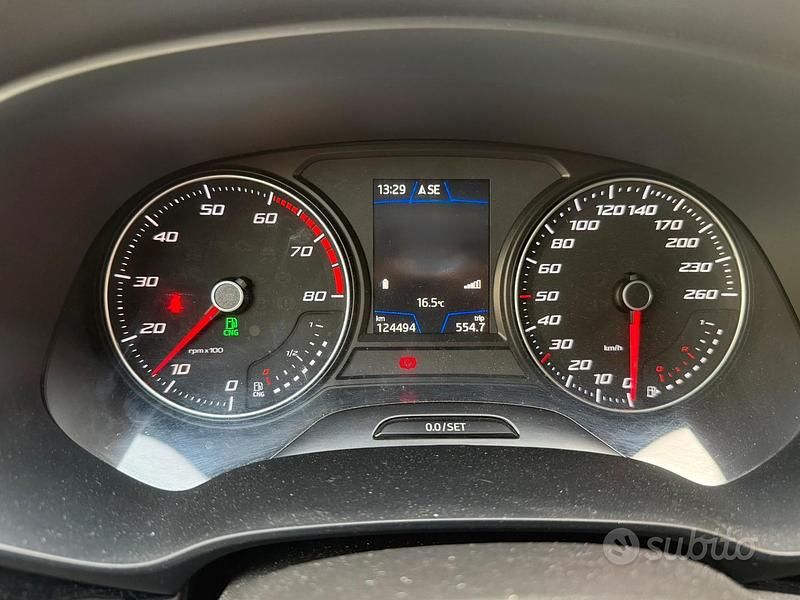 Usata Seat Leon Black Edition 131 CV (96 kW) 2020 Grigio Berlina