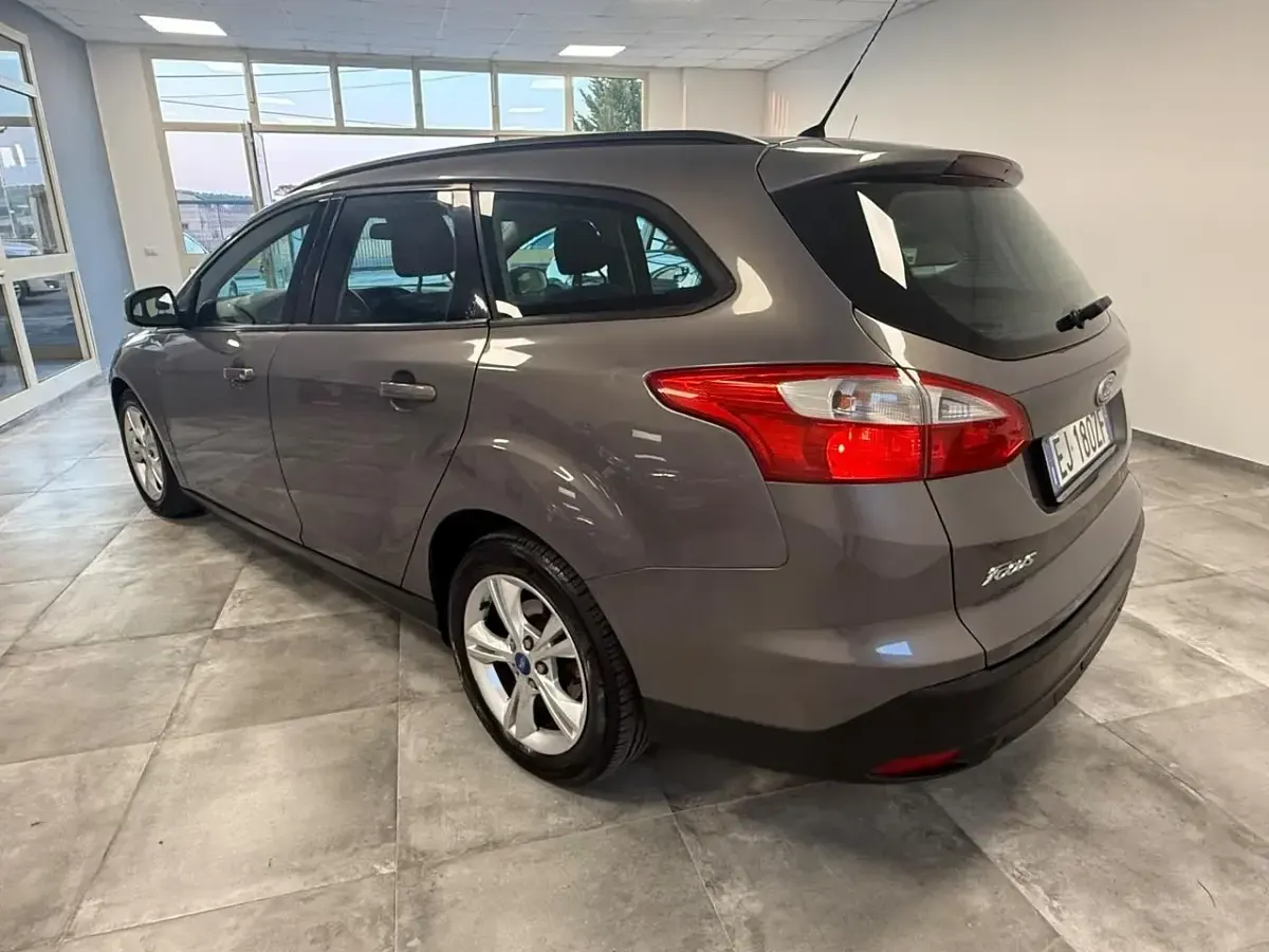 Usata Ford Focus Business Edition 115 CV (84 kW) 2011 Blu Station wagon