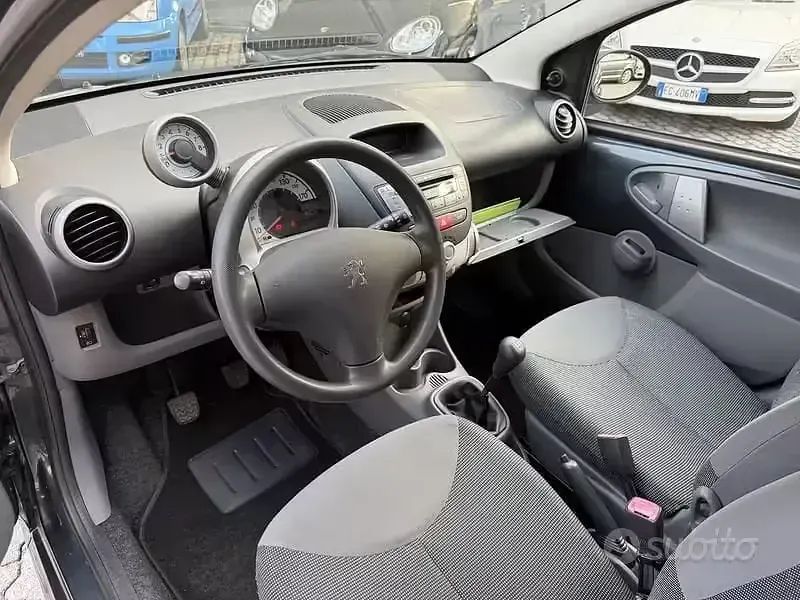 Usata Peugeot 107 Urban Move 68 CV (50 kW) 2008 Grigio Utilitaria