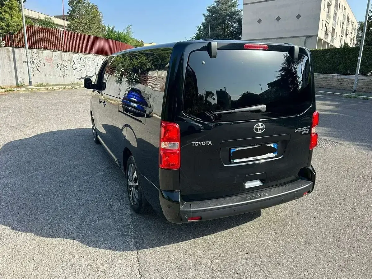 Usata Toyota Proace Verso Luxury 177 CV (130 kW) 2022 Nero Station wagon