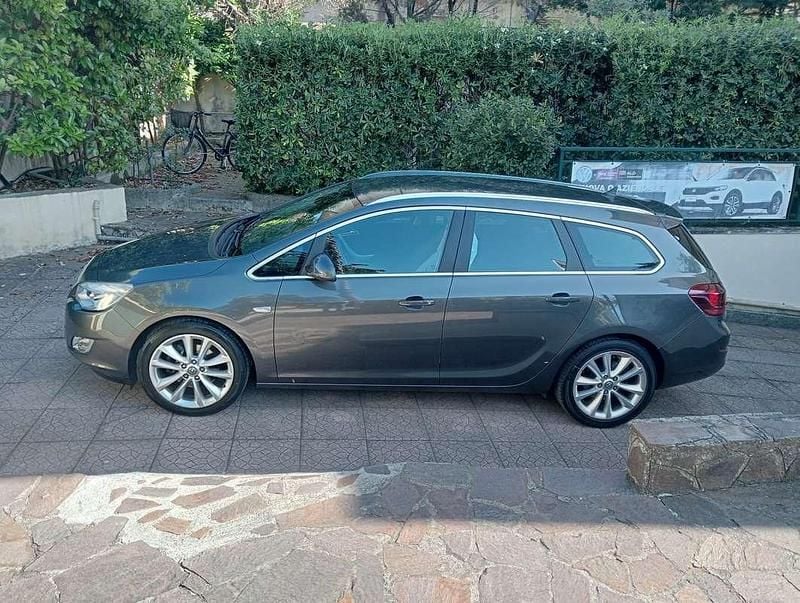 Usata Opel Astra Cosmo 125 CV (91 kW) 2012 Grigio Station wagon