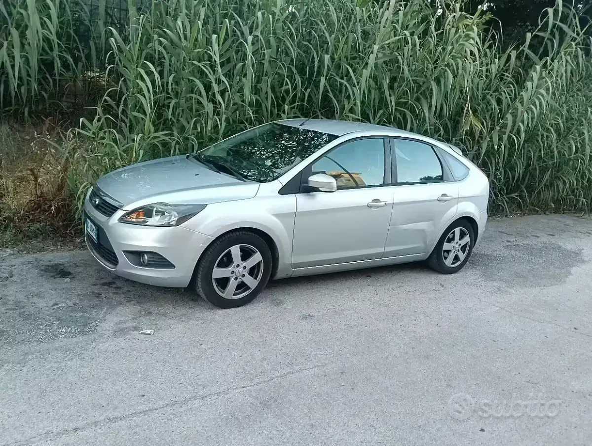 Usata Ford Focus Titanium 90 CV (66 kW) 2008 Grigio Berlina