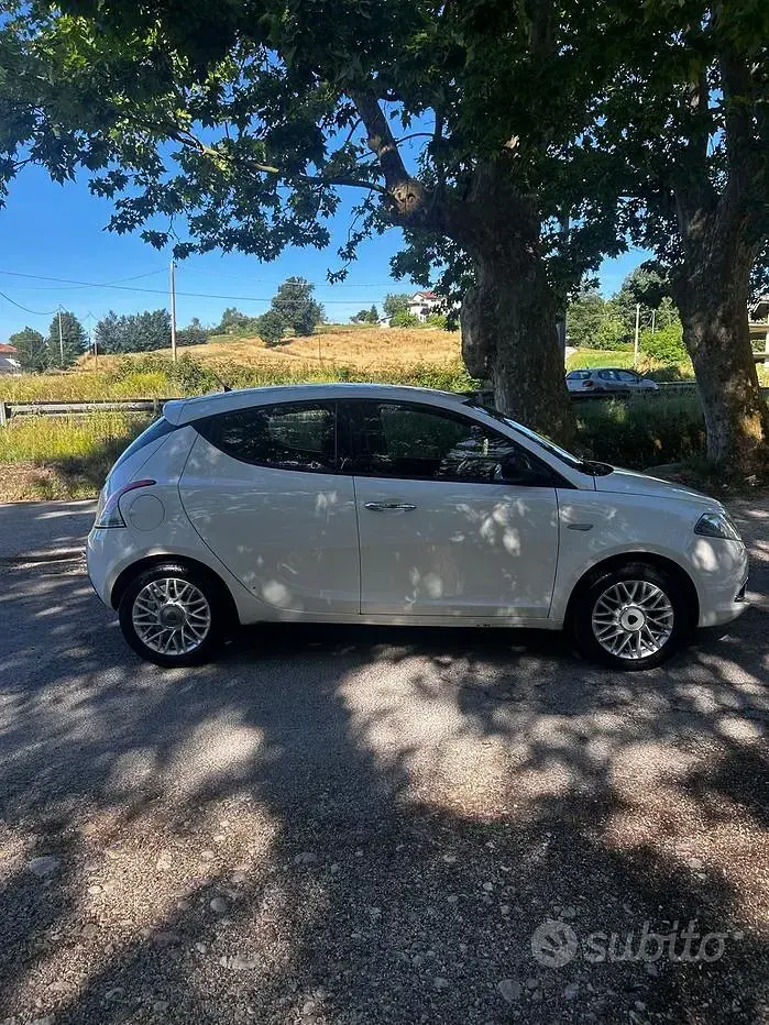 Usata Lancia Ypsilon Silver 69 CV (50 kW) 2014 Bianco Utilitaria