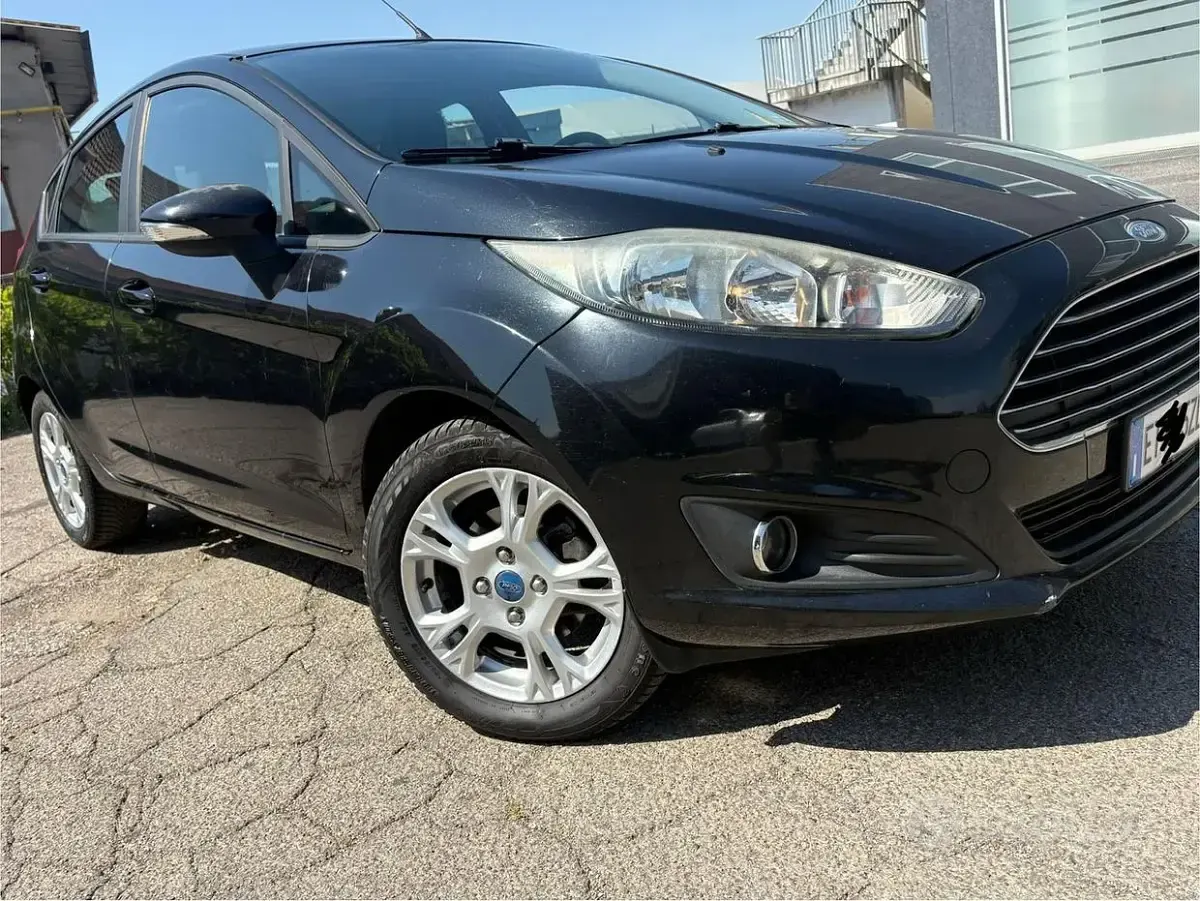 Usata Ford Fiesta 75 CV (55 kW) 2014 Nero Utilitaria