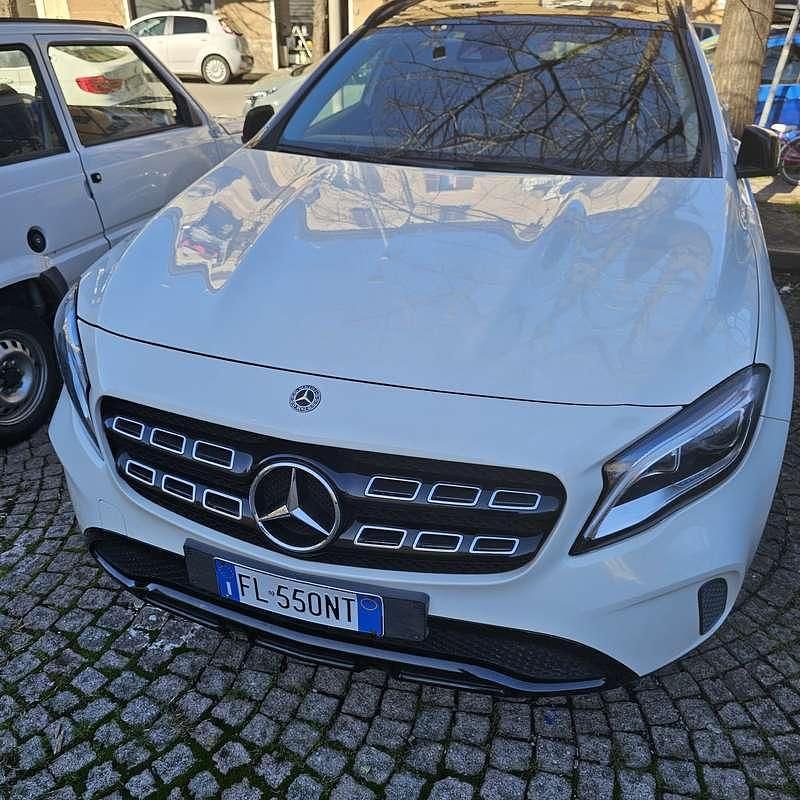 Usata Mercedes GLA200 136 CV (100 kW) 2017 Bianco SUV