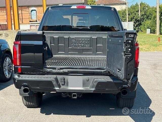 Nuova Ford V8 Lariat 402 CV (295 kW) 2025 Nero SUV