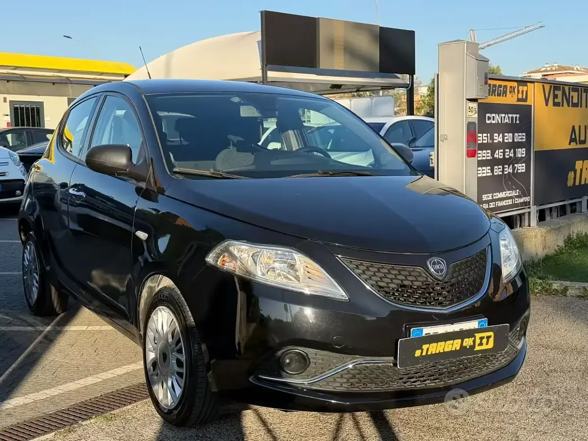 Usata Lancia Ypsilon Silver 69 CV (50 kW) 2016 Nero Utilitaria