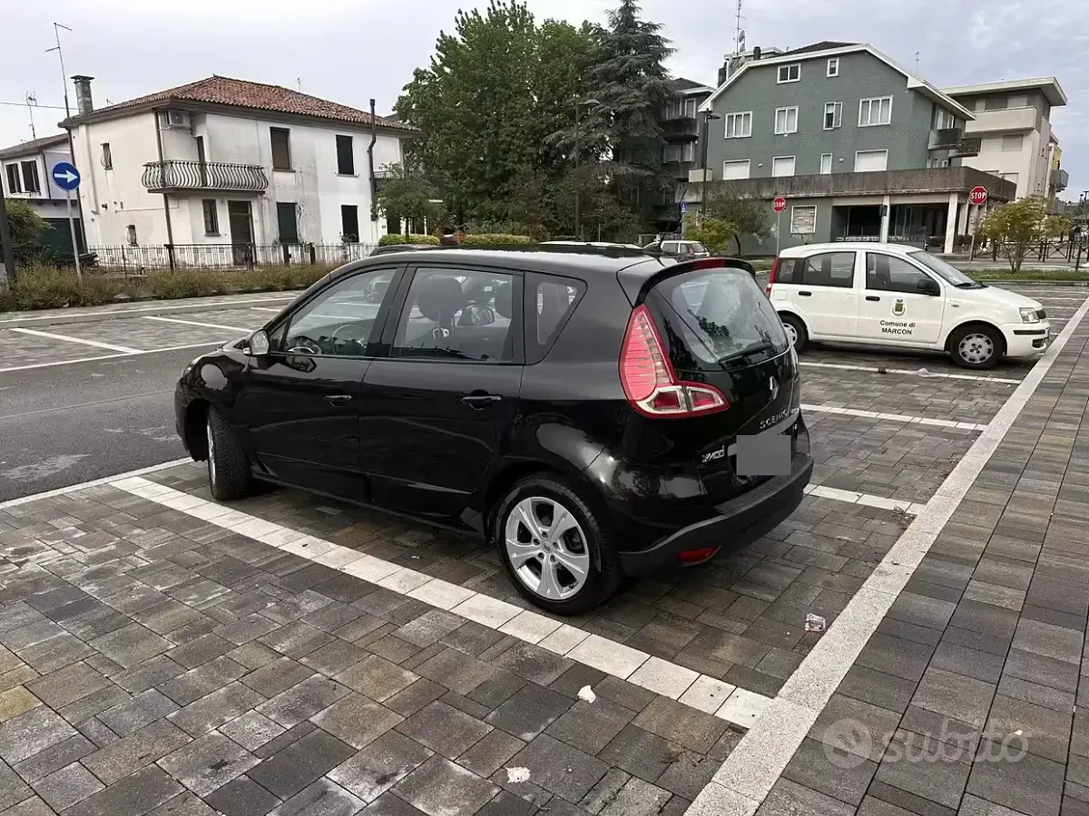 Usata Renault Scenic E-Tech 110 CV (80 kW) 2010 Nero Monovolume