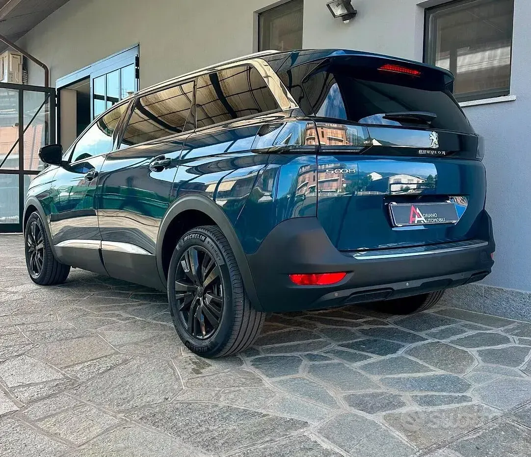 Usata Peugeot 5008 Allure 131 CV (96 kW) 2024 Verde SUV