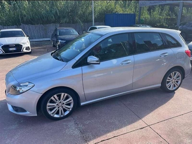 Argento Usata 2014 Mercedes B180 Premium Monovolume | 9000 € (Super prezzo) - Immagine 1/4