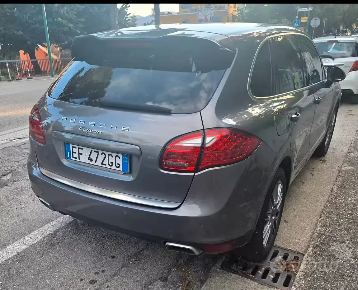 Usata Porsche Cayenne 240 CV (176 kW) 2010 Grigio SUV