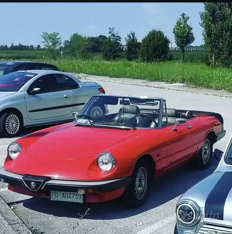 Usata Alfa Romeo 2000 Veloce 128 CV (94 kW) 1982 Rosso Coupé