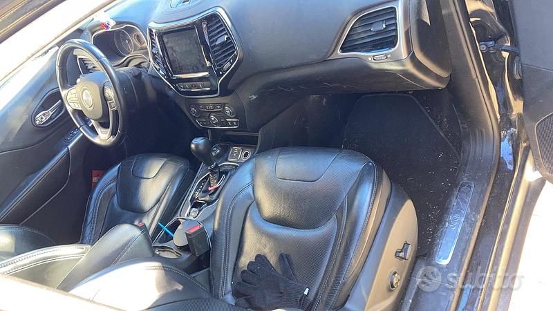 Używany Jeep Cherokee Limited 195 KM (143 kW) 2019 Czarny SUV