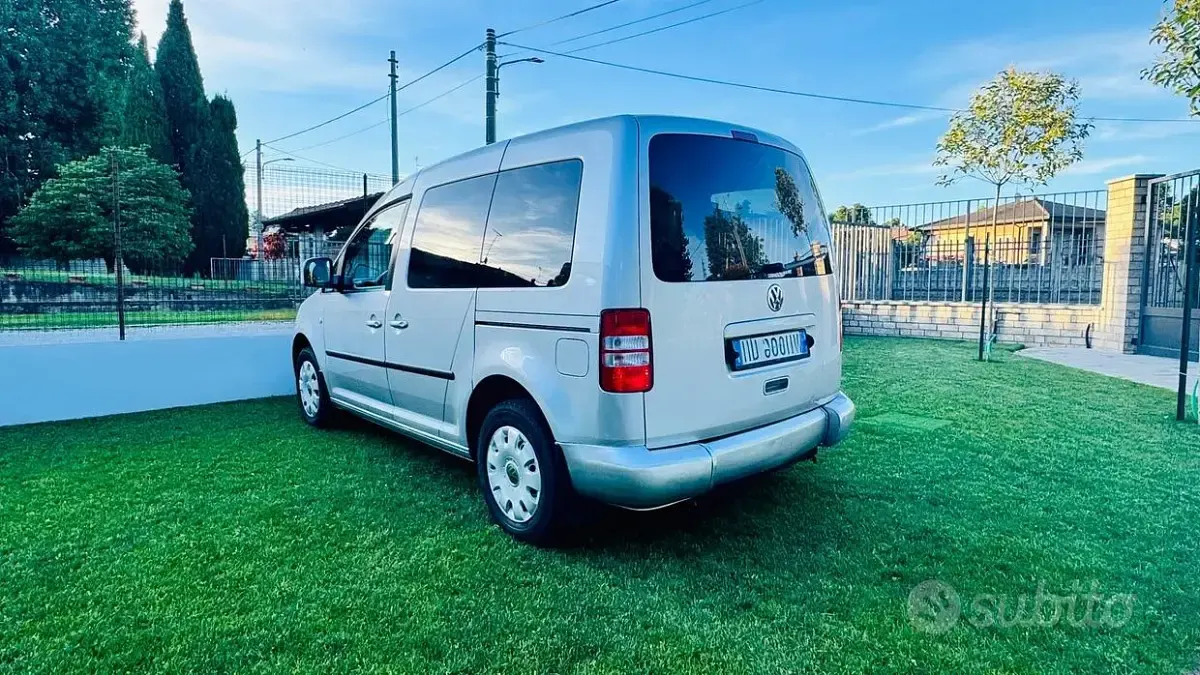 Usata VW Caddy 102 CV (75 kW) 2015 Grigio Monovolume