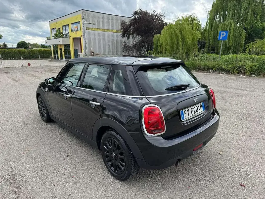 Usata Mini ONE 75 CV (55 kW) 2019 Nero Utilitaria