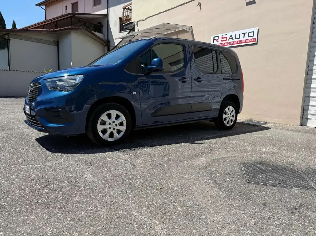 Usata Opel Combo Life Elegance 131 CV (96 kW) 2021 Blu/azzurro Furgone