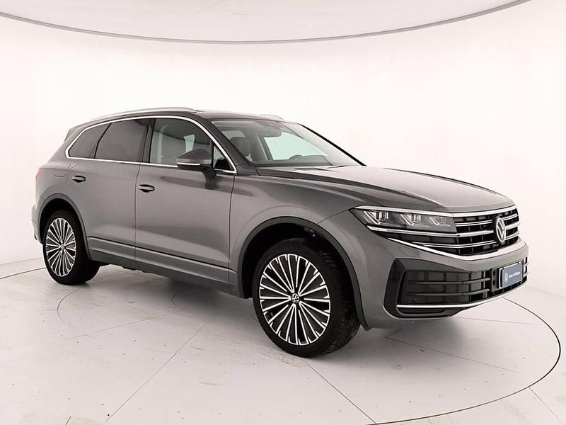 Usata VW Touareg Elegance 231 CV (169 kW) 2024 Silicon grey metallizzato SUV
