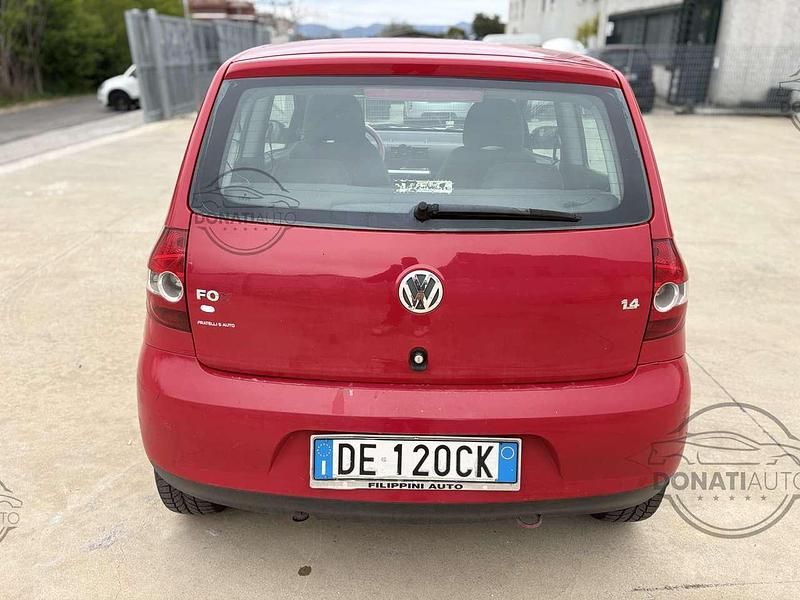Begagnad VW Fox 75 HK (55 kW) 2007 Röd Halvkombi