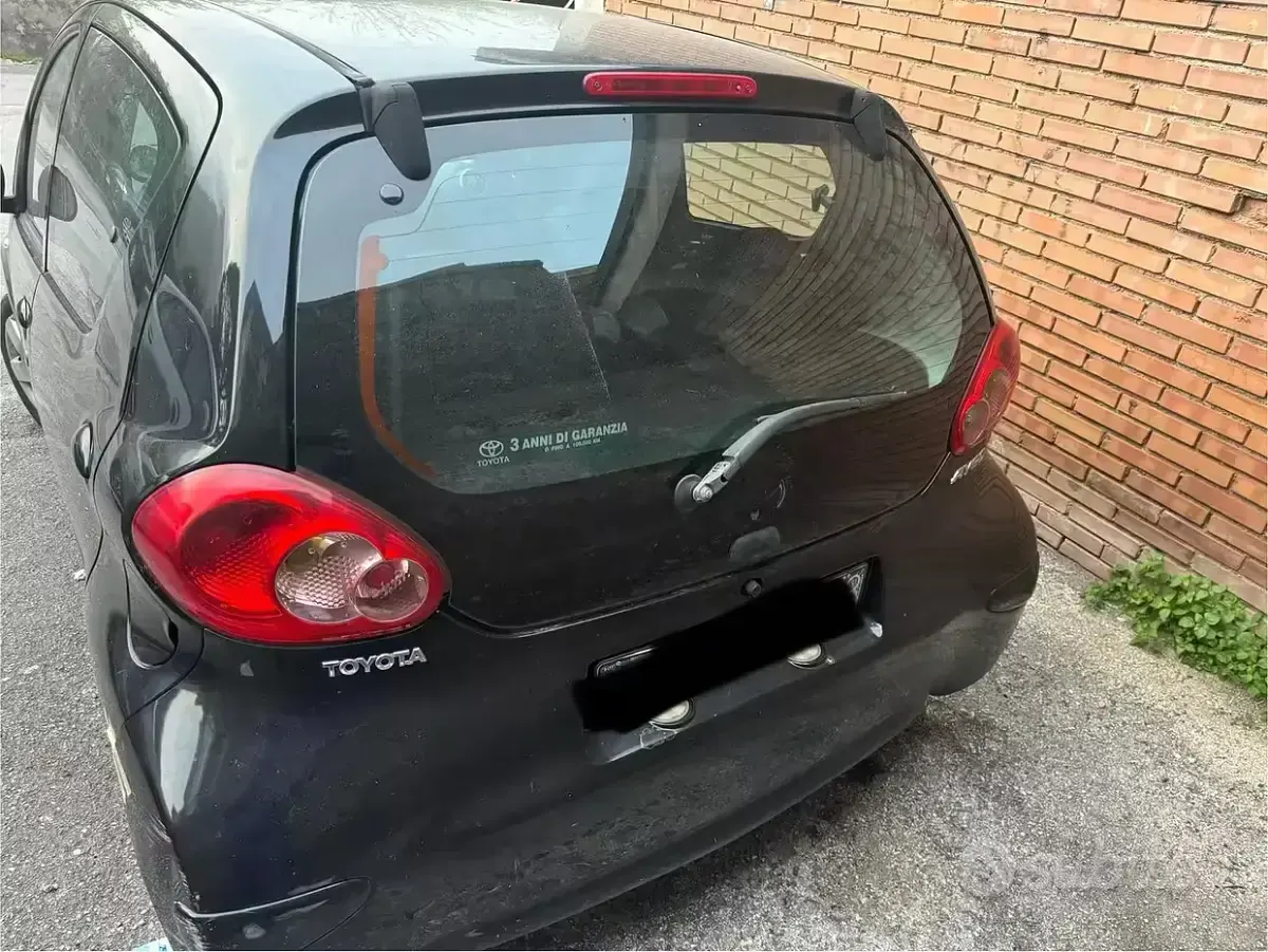 Usata Toyota Aygo 68 CV (50 kW) 2007 Nero Utilitaria