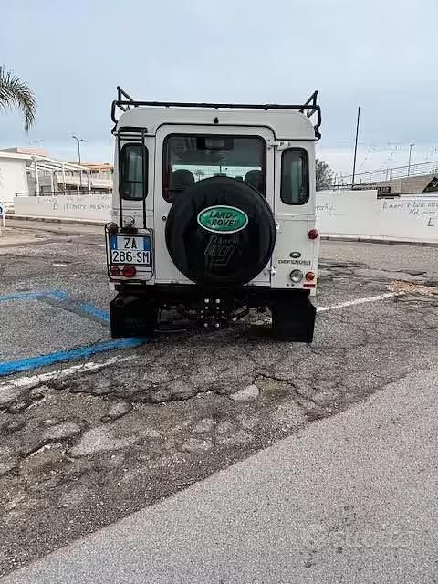 Usata Land Rover Defender 122 CV (89 kW) 2010 Bianco Station wagon