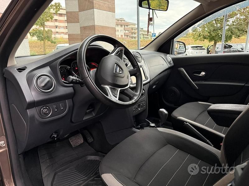 Usata Dacia Sandero Stepway 90 CV (66 kW) 2017 Marrone Utilitaria