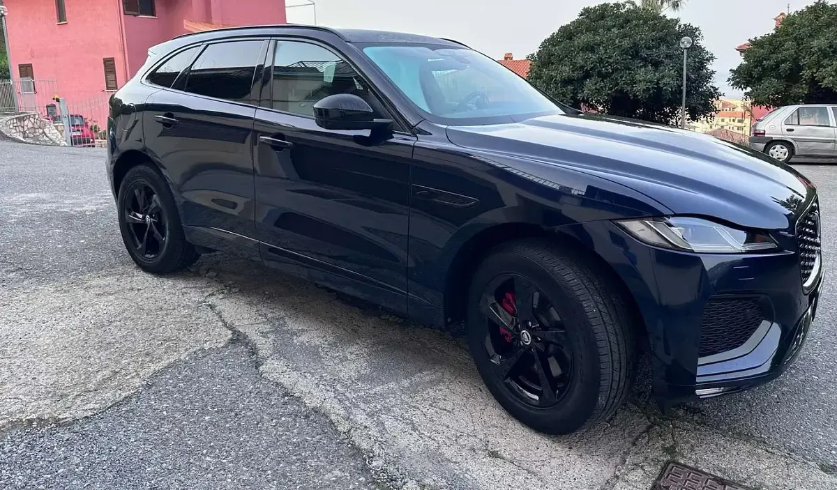 Usata Jaguar F-Pace R-Dynamic 163 CV (119 kW) 2023 Blu/azzurro SUV