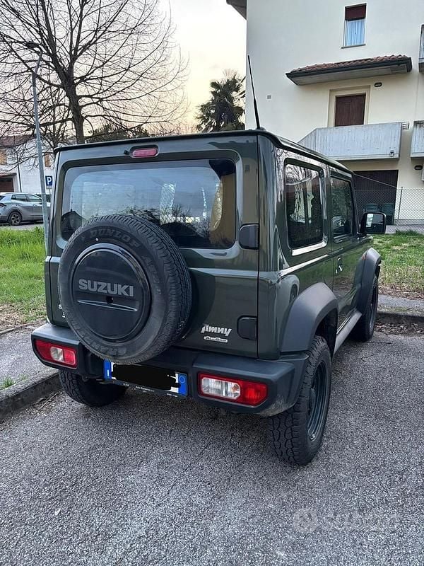 Usata Suzuki Jimny 102 CV (75 kW) 2022 Verde SUV