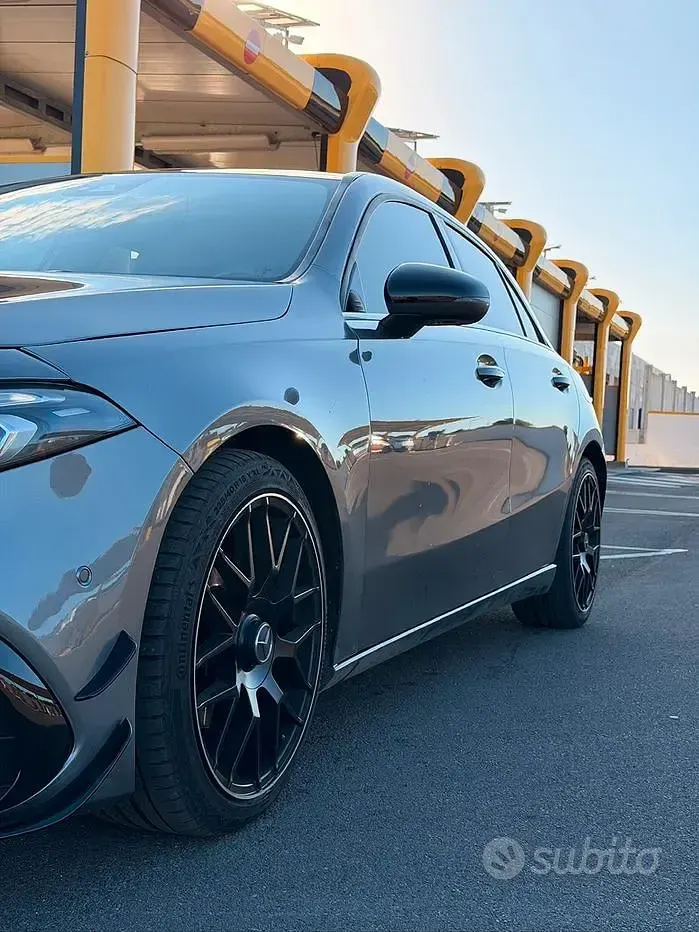 Usata Mercedes A180 116 CV (85 kW) 2019 Grigio Berlina