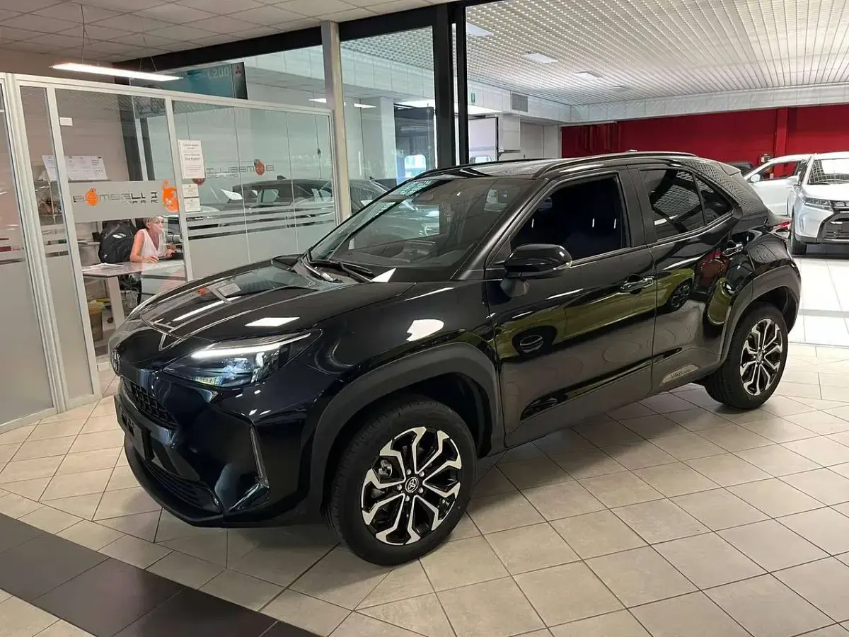 Usata Toyota Yaris Cross Comfort 116 CV (85 kW) 2025 Nero SUV