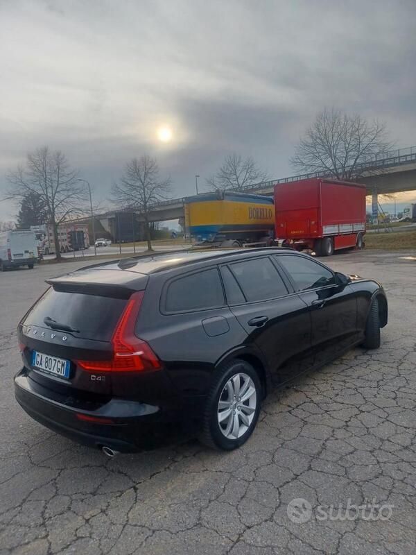 Usata Volvo V60 190 CV (139 kW) 2020 Nero Station wagon