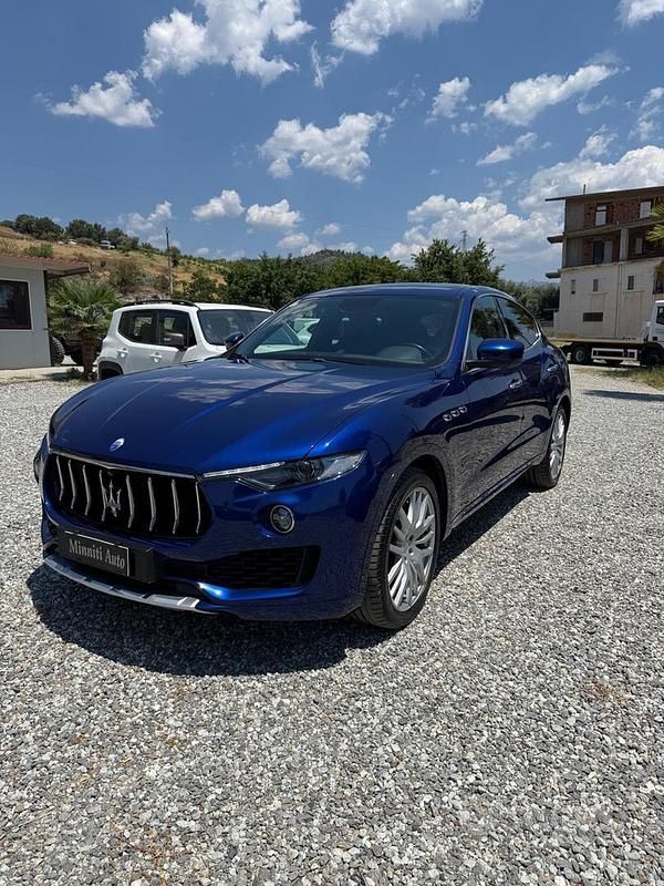 Usata Maserati Levante 275 CV (202 kW) 2017 Blu SUV