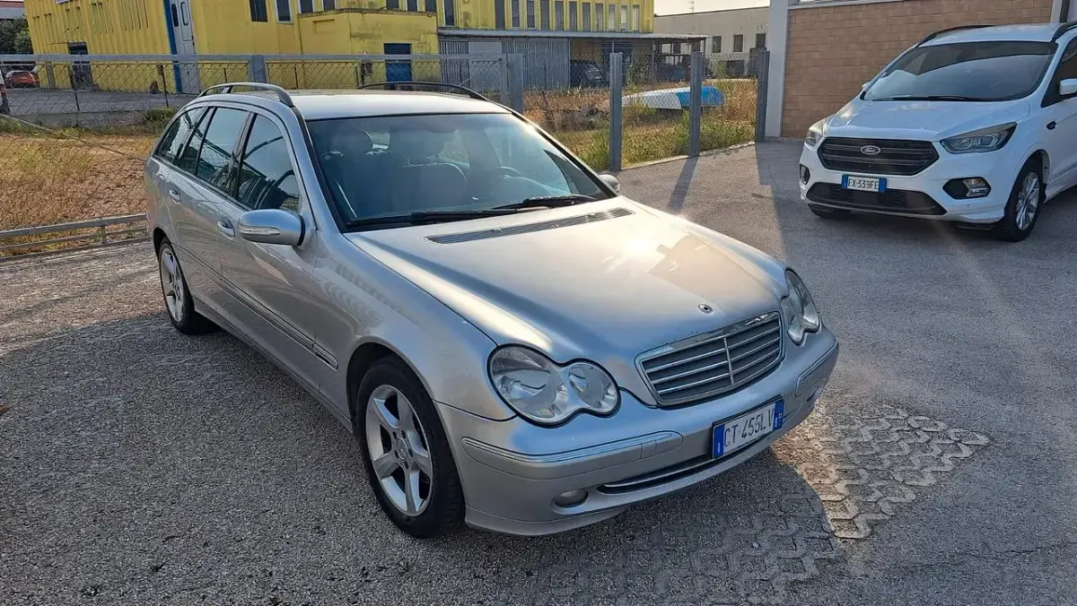 Usata Mercedes C220 150 CV (110 kW) 2005 Argento Station wagon
