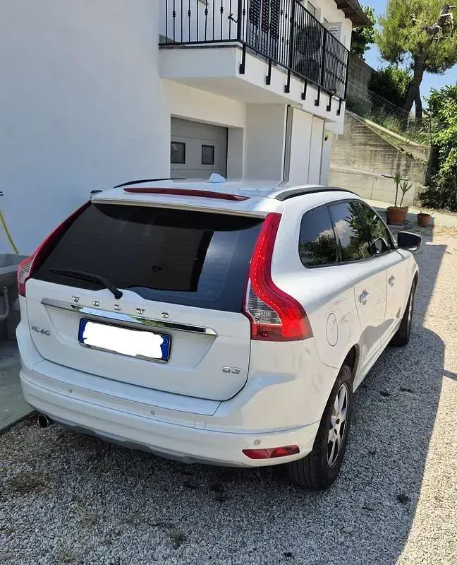 Usata Volvo XC60 Business Edition 150 CV (110 kW) 2017 Bianco SUV